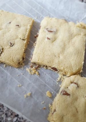 A picture of Extra buttery shortbread with triple chocolate chunks.