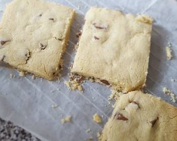 Unique Cuisine Extra buttery shortbread with triple chocolate chunks Delicious Steady