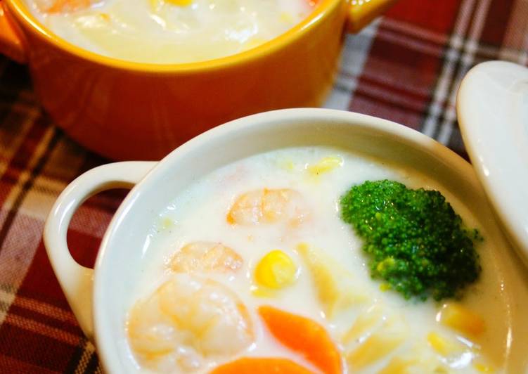 Recipe of Perfect Shrimp, Bamboo Shoots and Napa Cabbage Simmered in Cream