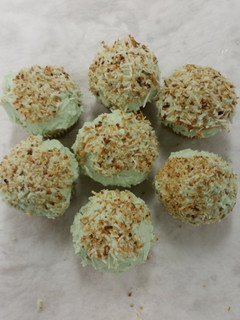 A picture of Coconut vanilla cupcakes.