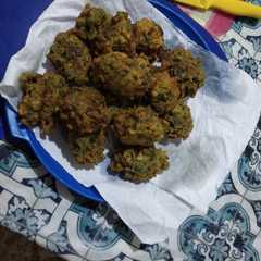 Una foto de Buñuelos de espinaca y cebolla de verdeo