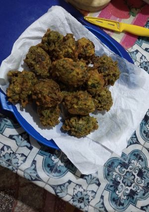 Una foto de Buñuelos de espinaca y cebolla de verdeo