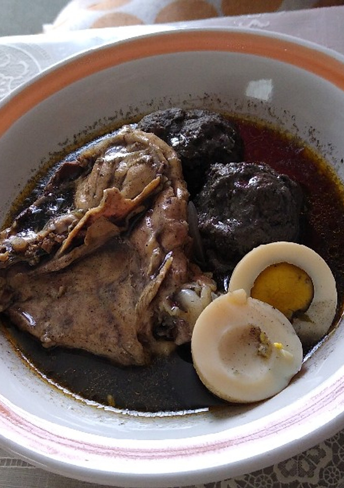 Una foto de Relleno negro yucateco, de pollo y con trampa jaja