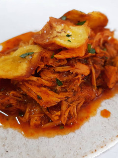 Una foto de Tortita de "cochinita pibil" de pollo