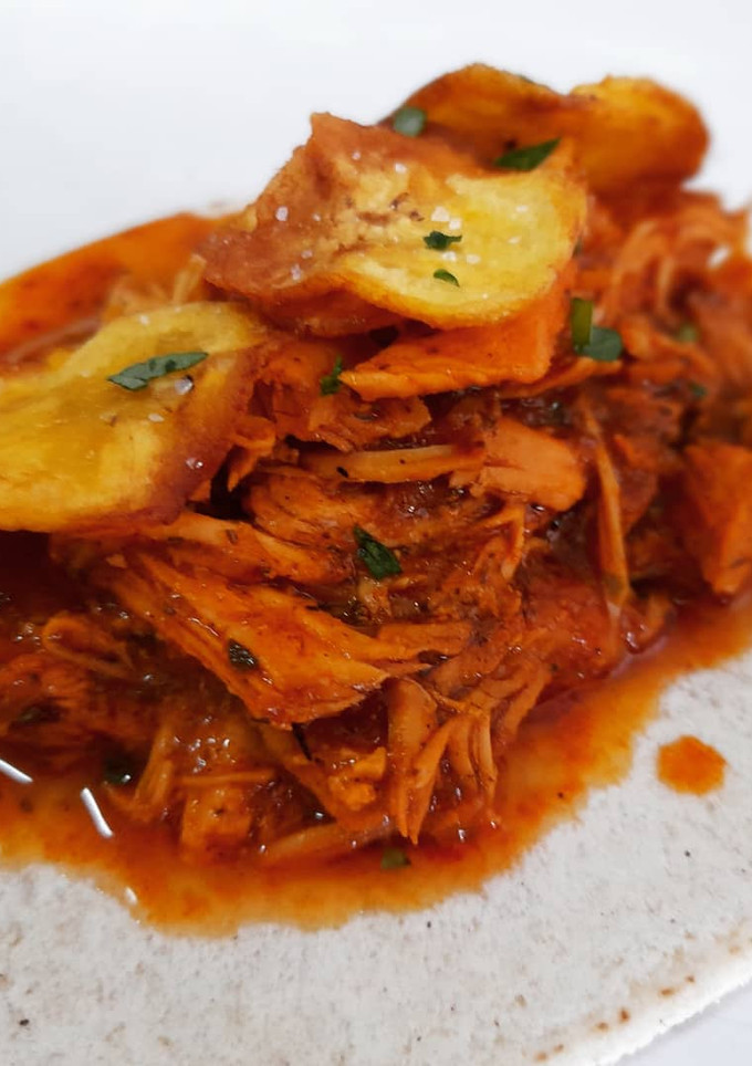 Una foto de Tortita de "cochinita pibil" de pollo
