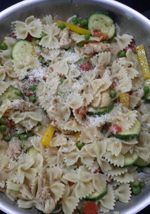 A picture of Italian Chicken Pasta Toss.