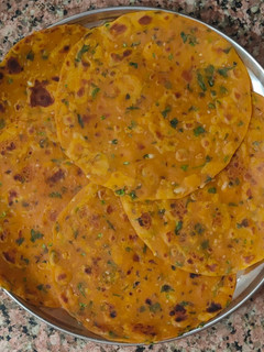 કોથમીર અજમા ના થેપલા (Kothmir Ajwain Thepla Recipe In Gujarati) રેસીપી મુખ્ય ફોટો