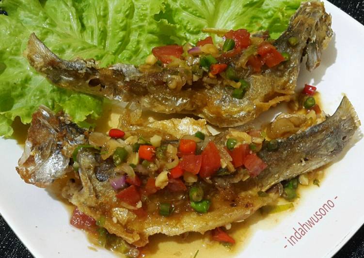 Langkah Mudah untuk Menyiapkan Ikan Saus Tiga Rasa ala Thai, Enak