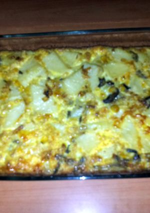 A picture of Eggs, potatoes and onions.
