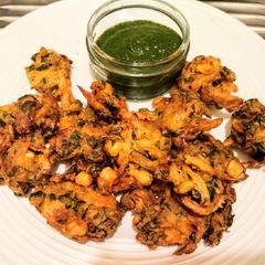 A picture of Spinach Onion corn peas pakode.
