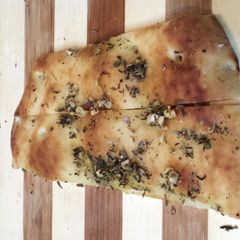 A picture of Garlic naan.