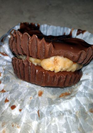 A picture of Macs mini peanut butter cups.