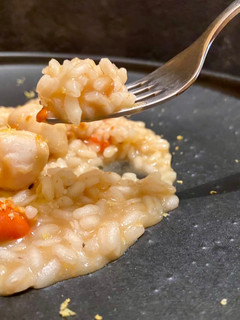 Foto di Risotto “affumicato” con capesante e agrumi