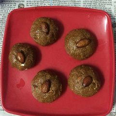 Besan ladoo A picture of Besan ladoo.