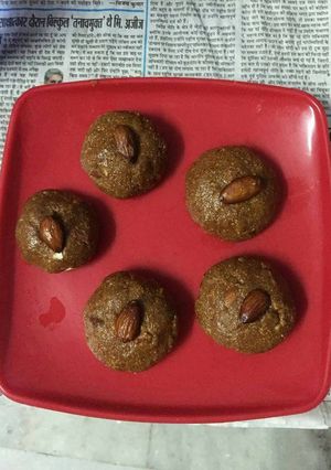 A picture of Besan ladoo.