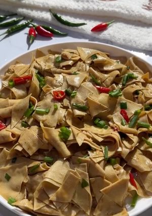 A picture of Stir-fried Soy Tofu Sheets with Chili Peppers.