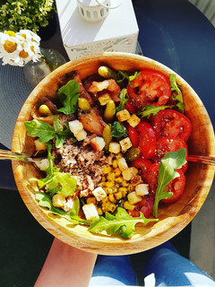 Una foto de Ensalada con salmón