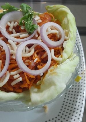 A picture of Mumbai street style Chinese Bhel.