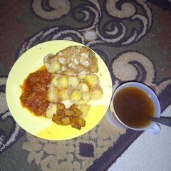 A picture of Golden potatoes n sauce.