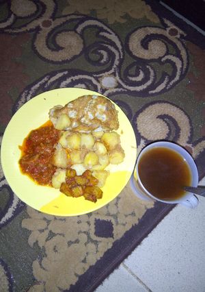A picture of Golden potatoes n sauce.