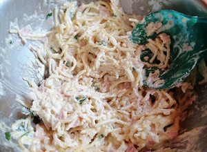 Una foto de Spaghetti Blanco con jamón