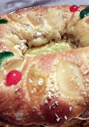 Foto principal de Roscón de reyes relleno de turrón de Jijona