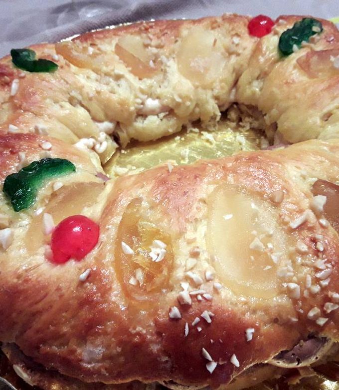 Foto principal de Roscón de reyes relleno de turrón de Jijona
