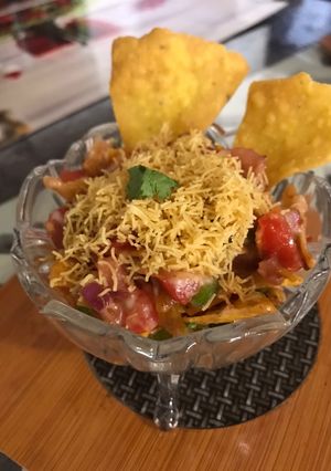 મેક્સીકન નાચોસ ભેળ (Mexican Nachos Bhel Recipe In Gujarati) રેસીપી મુખ્ય ફોટો
