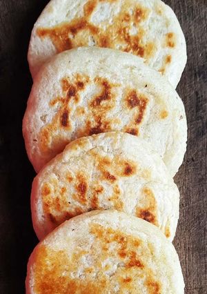 Una foto de Arepas de mandioca (yuca) y harina de arroz (Sin gluten, veganas) Fáciles, rápidas y ECONÓMICAS!