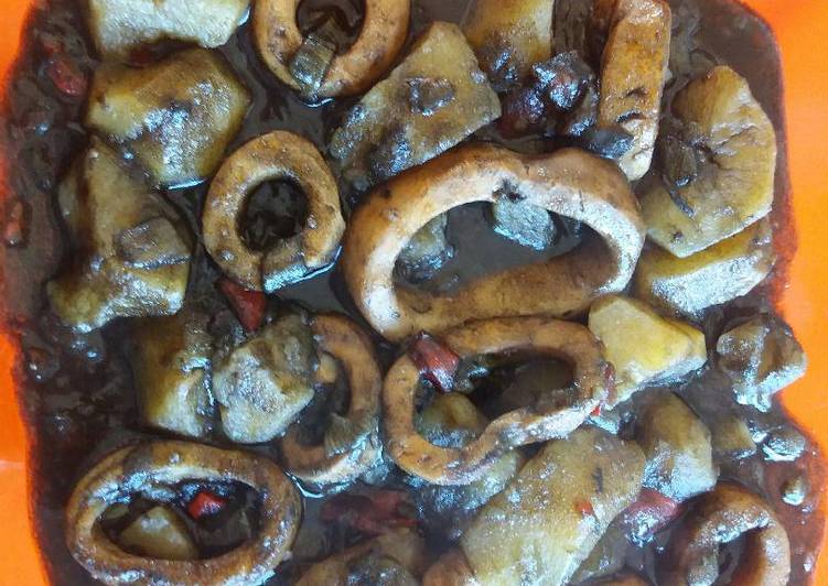 Pota estofada en su tinta