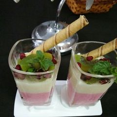 A picture of Milk and jelly Pudding.
