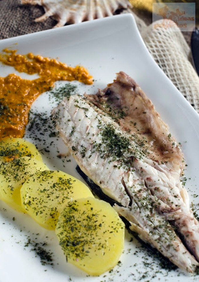 Una foto de Lubina a la catalana con sofrito de tomate IBSA