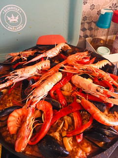 Una foto de Paella de marisco