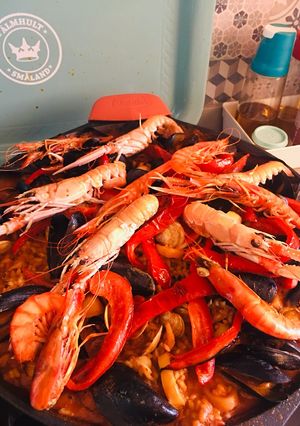 Una foto de Paella de marisco