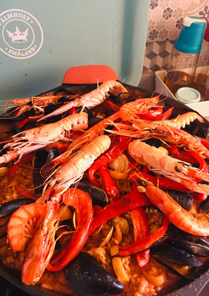 Una foto de Paella de marisco