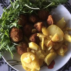 A picture of Fried chestnut mushrooms.