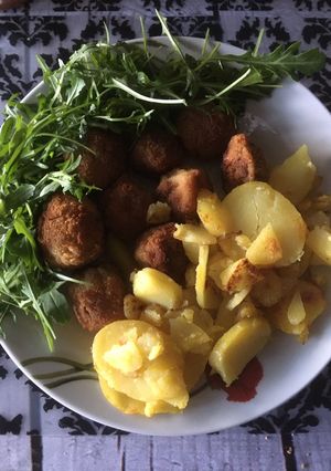 A picture of Fried chestnut mushrooms.