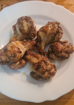 Una foto de 🇹🇭 Alitas de pollo con macran 🇹🇭