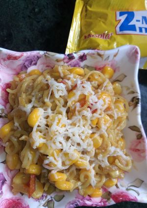 A picture of Cheese and corn Maggi 😋.
