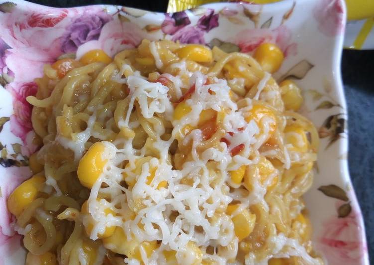 Recipe of Yummy Cheese and corn Maggi 😋