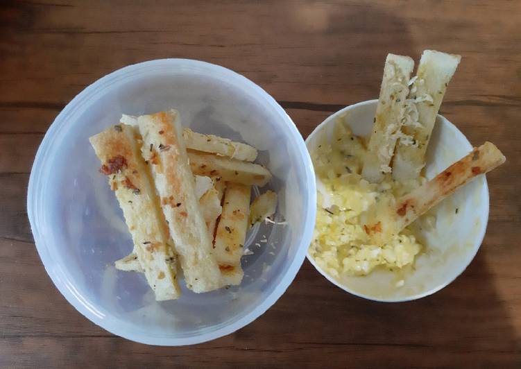 Garlic Cheese Bread with Egg Mayo Dip