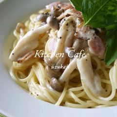 Pasta with Bacon, Shimeji Mushrooms and Cream Sauce A picture of Pasta with Bacon, Shimeji Mushrooms and Cream Sauce.