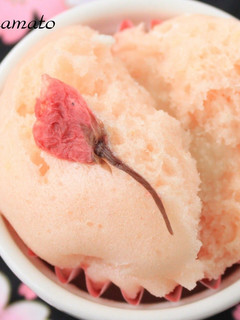 A picture of Steamed Bread with Cherry Blossom.
