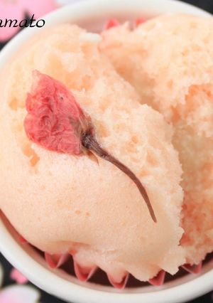 A picture of Steamed Bread with Cherry Blossom.