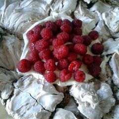 A picture of Nutella Pavlova.