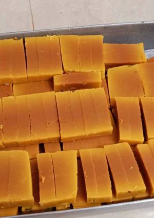 நெய் மைசூர் பாகு(ghee mysorepak recipe in tamil) செய்முறை முக்கிய புகைப்படம்