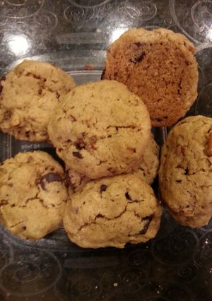 A picture of THE BEST Vegan Chocolate Chip Cookies.