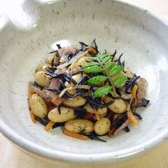 A picture of Soy Beans and Hijiki Seaweed Side Dish.