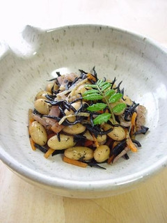 A picture of Soy Beans and Hijiki Seaweed Side Dish.