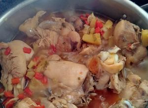 Una foto de Pollo sofrito con piña